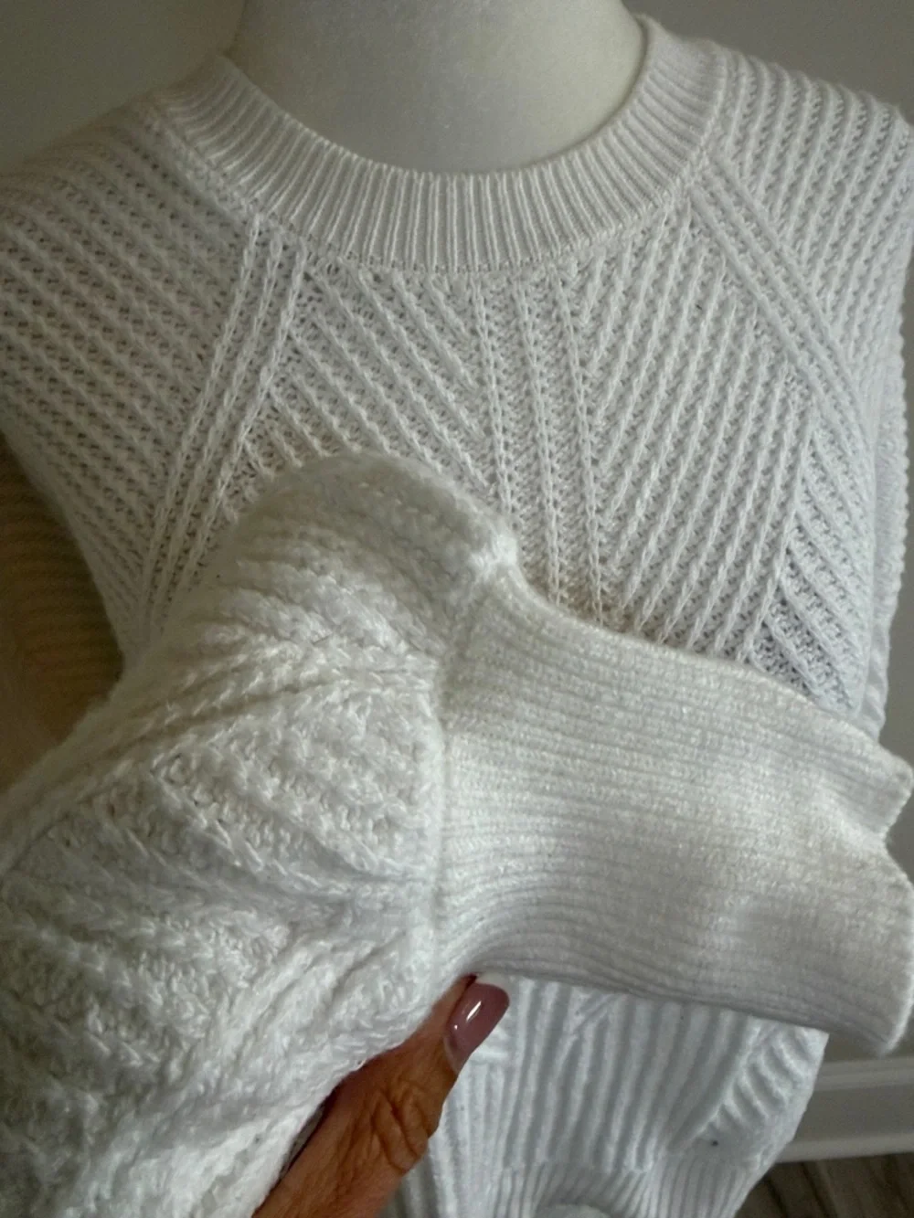 Express Classic White Textured Knit Sweater - Women's Crewneck size XS
